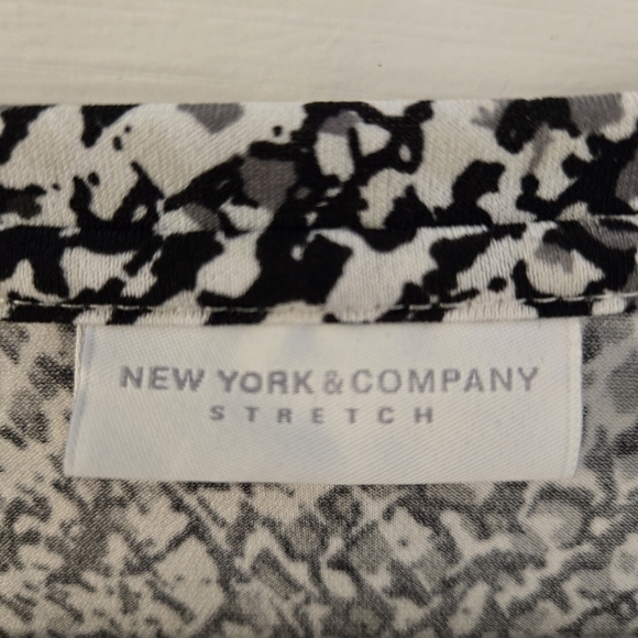 New York & Co Black White Gray 3/4 Sleeve Geometric Print Stretch Blouse Size L - Picture 2 of 12